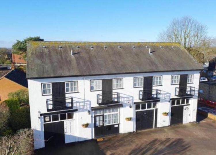 Stratton Cottage Guesthouse Biggleswade Exteriér fotografie The former railway station at Great Malvern